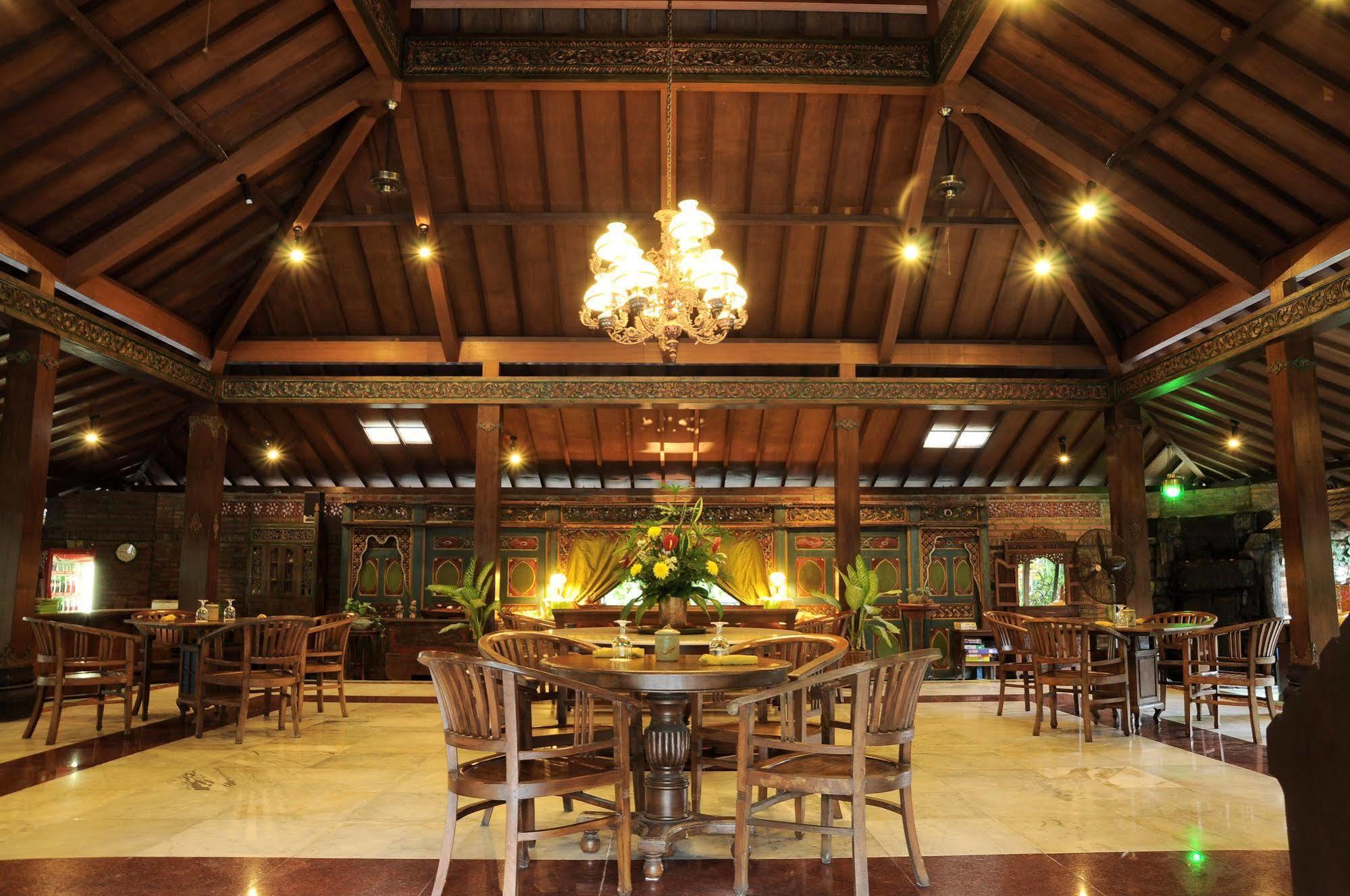 Jogja Village होटल 3*