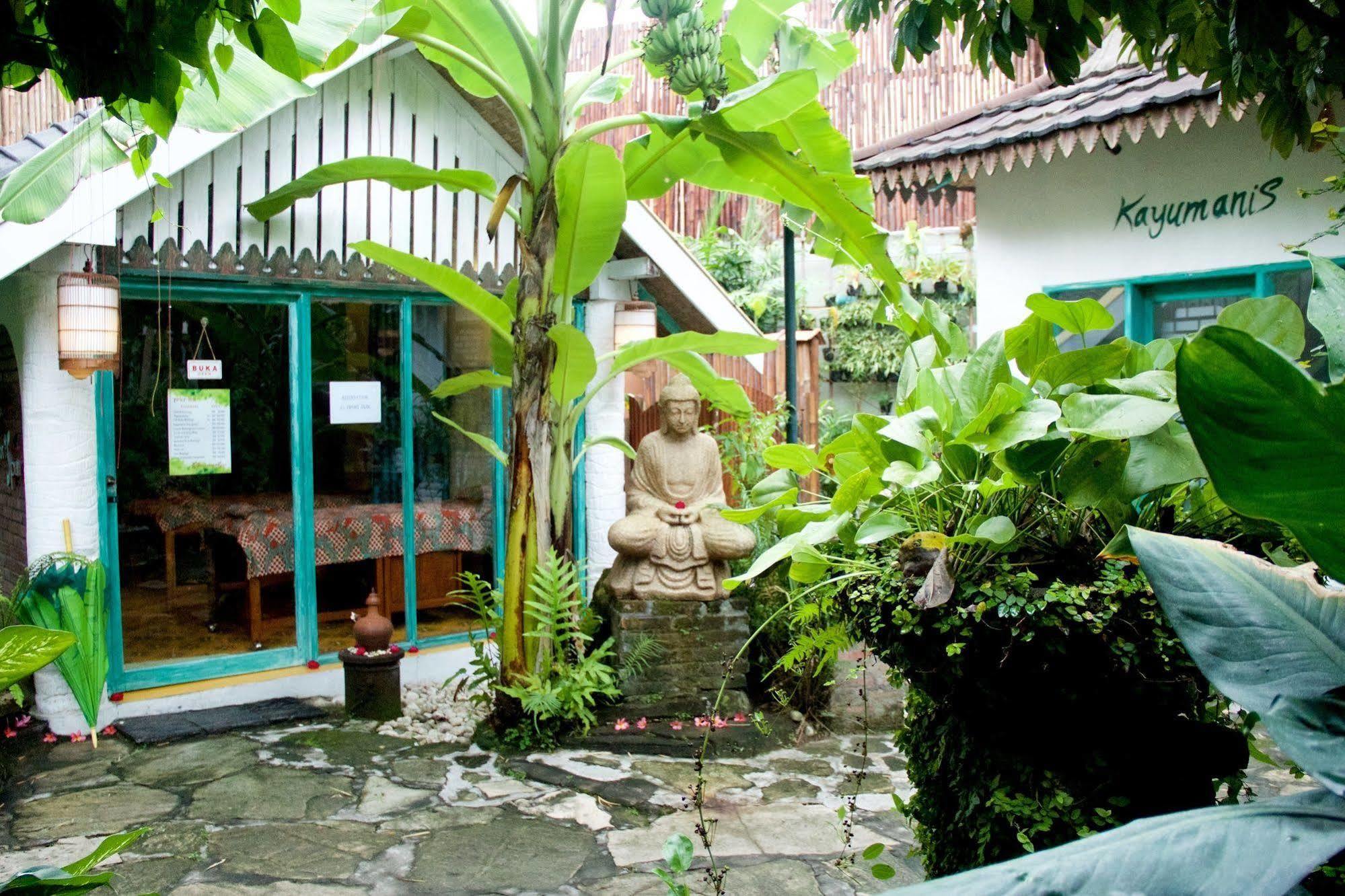 होटल Jogja Village 3*