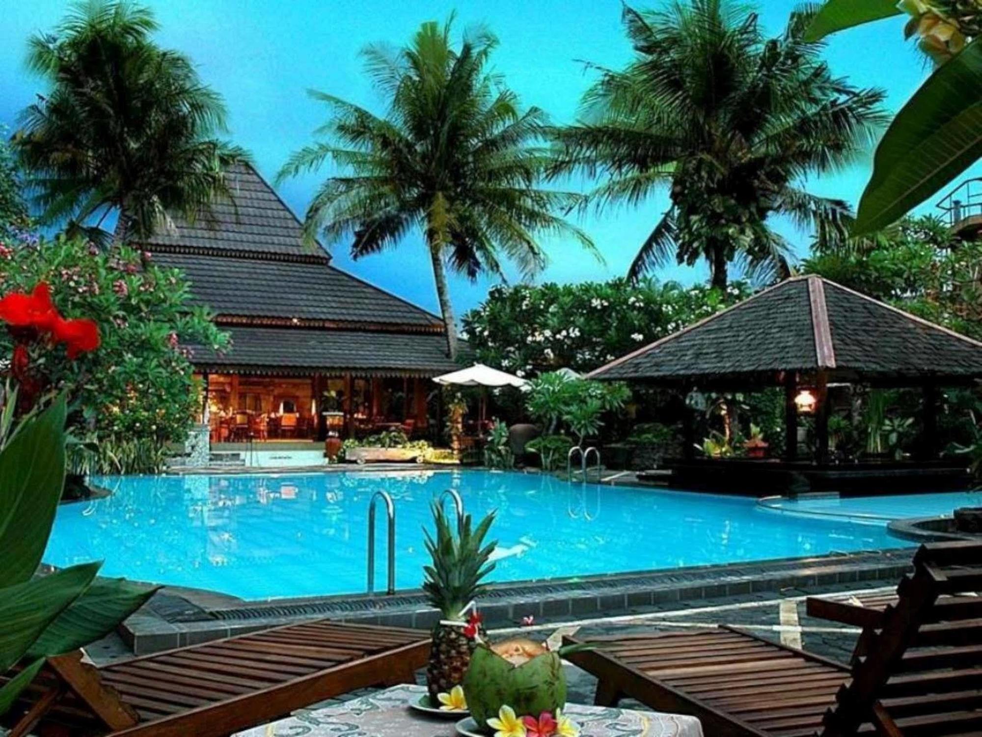 होटल Jogja Village 3*